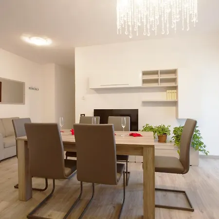 Alexander Appartement *
